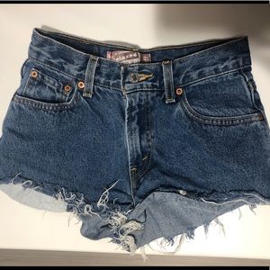 Vintage Levi’s high waisted shorts